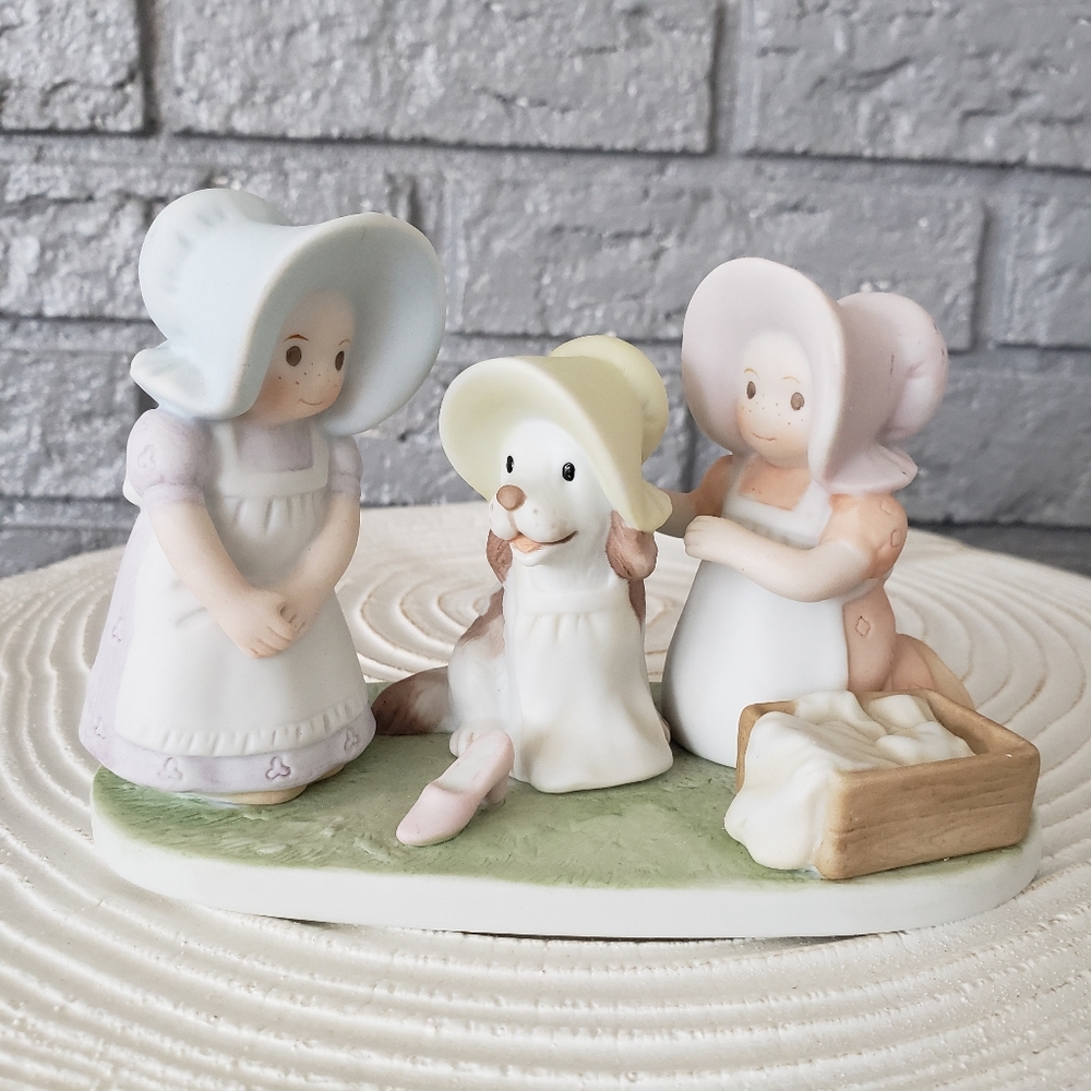 Circle Of Friends By Masterpiece "Be Happy" Homco Figurine 1994.